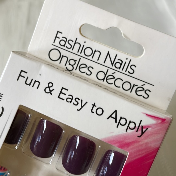 NWT Sassy + Chic purple and fun design Artificial Press On Nails 12 pc set - Picture 5 of 8